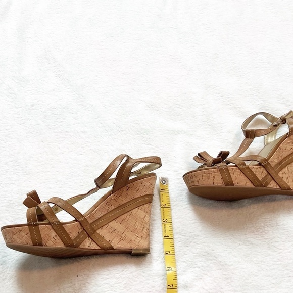 Guess Cork Wedge Sandals Leather Strappy Brown Bow Tan Size 8.5 M 5” Heel - Picture 3 of 10